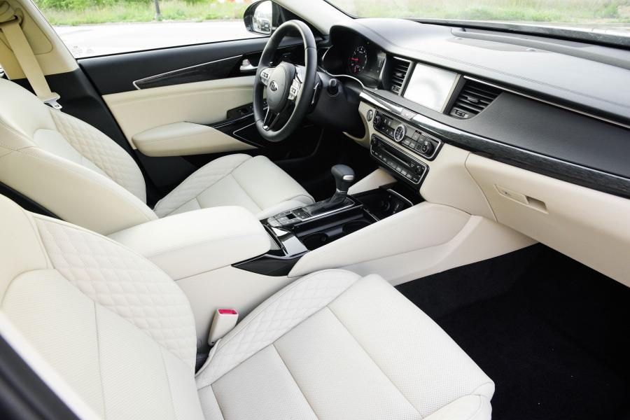  Kia Cadenza 2016 года  (фото 22 из 24)